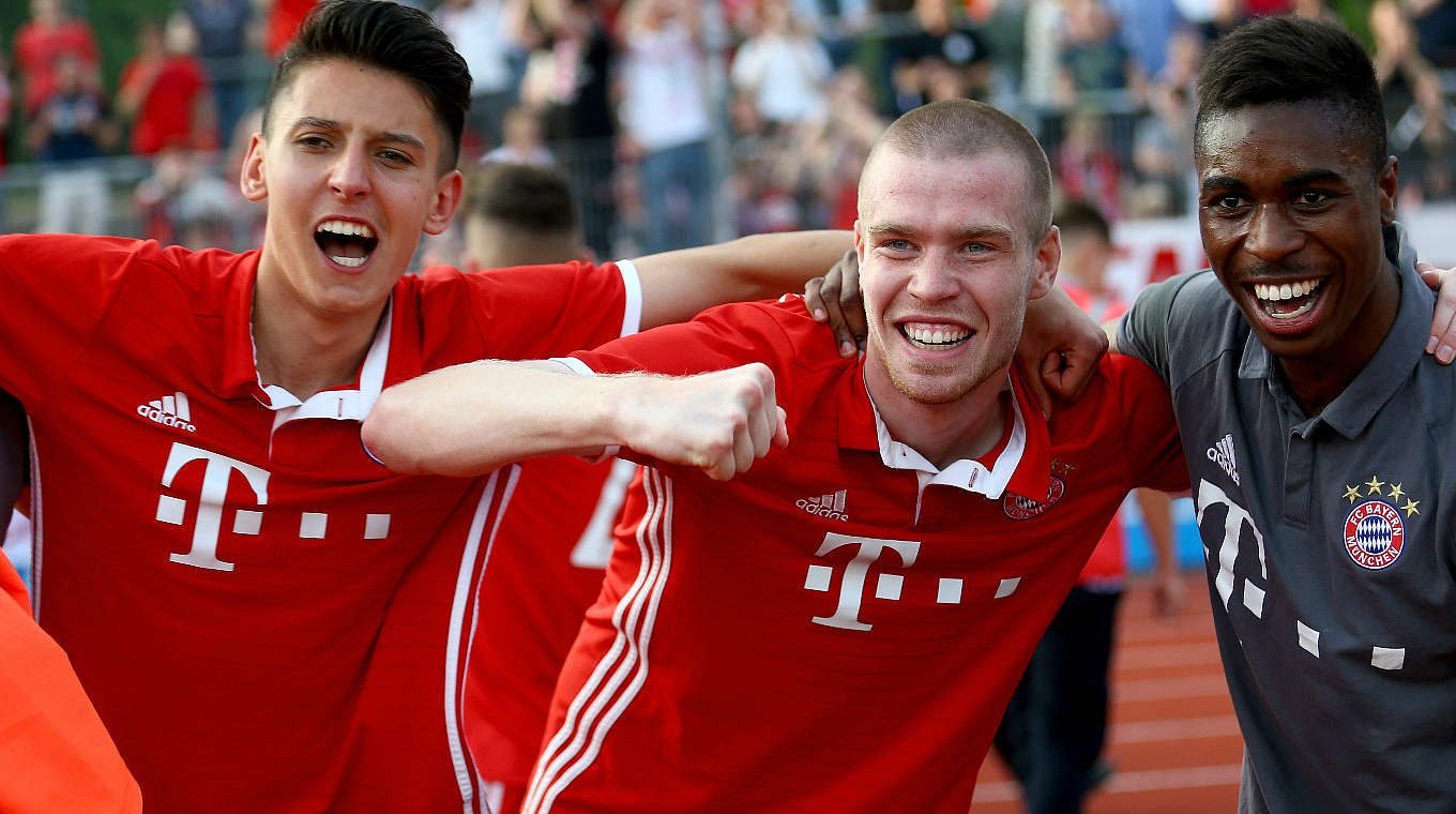 Die Bayern ballen die Siegerfaust. © Getty Images