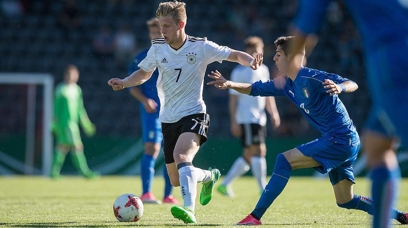 Arne Maier (m.) of Hertha gave Germany the lead.  © 