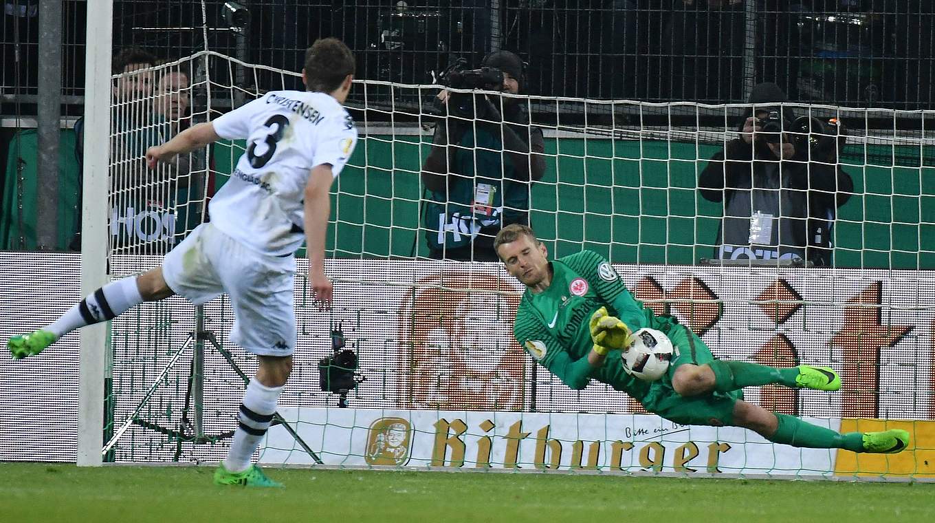Pokalheld gegen Mönchengladbach: Hradecky hält, die Eintracht ist im Finale © imago