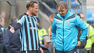 Spieler und Co-Trainer in einer Person: Waldhofs Michael Fink (l.) mit Chefcoach Gerd Dais © imago/Thomas Frey