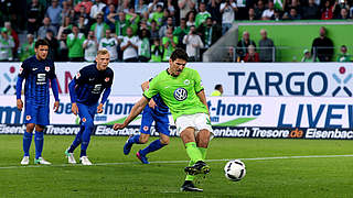 Wolfsburg striker Mario Gomez kept his cool from the spot to put VfL in front © 2017 Getty Images