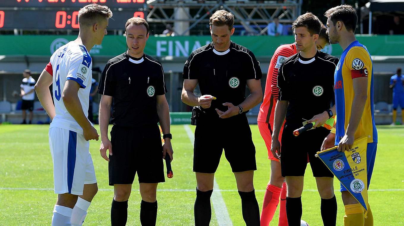 Die Kapitäne beider Teams: Jenas Dietz (l.) und der Braunschweiger Panourgias (r.) © 2017 Getty Images