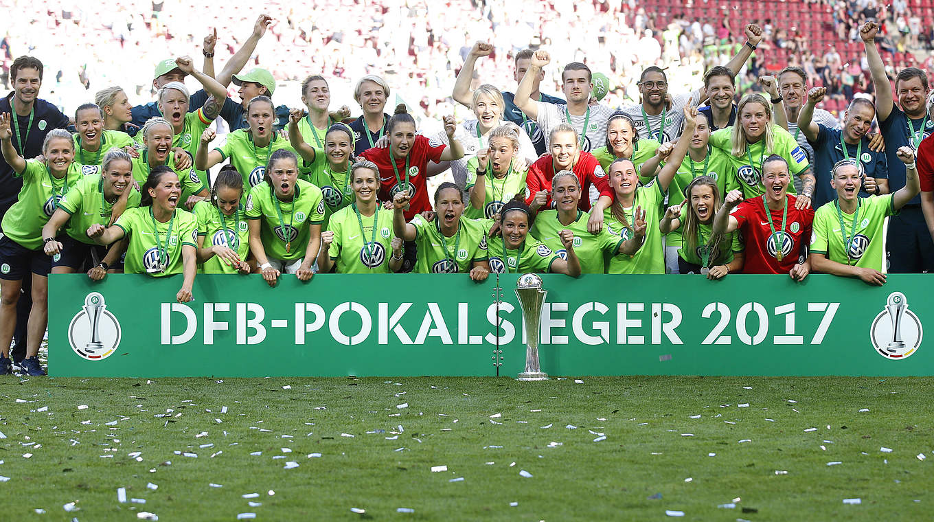 Doublesieger: Nach dem Gewinn der Meisterschaft sichert sich der VfL Wolfsburg auch den Pokaltitel © 2017 Getty Images