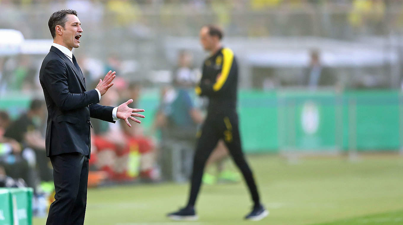 Hochspannung am Spielfeldrand: Eintracht-Trainer Niko Kovač (vorne) und Thomas Tuchel  © 2017 Getty Images