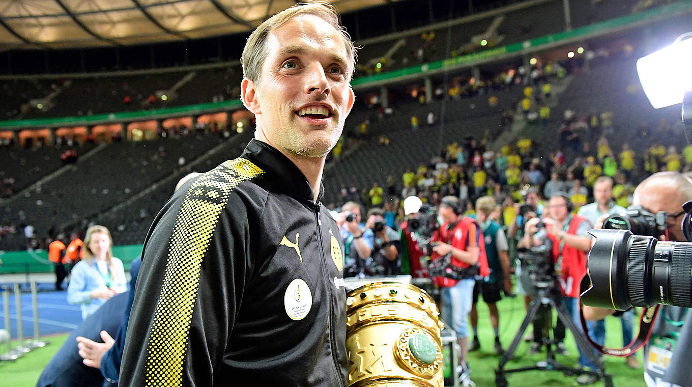 Der Trainer: BVB-Coach Thomas Tuchel mit dem Pokal © This content is subject to copyright.