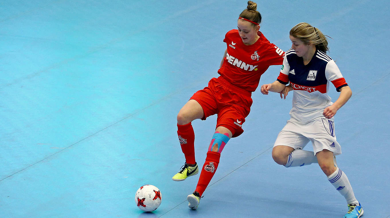 Sichert sich die Torjägerinnenkrone: Kölns Danielle Bender (l./hier beim Futsal) © 2017 Getty Images