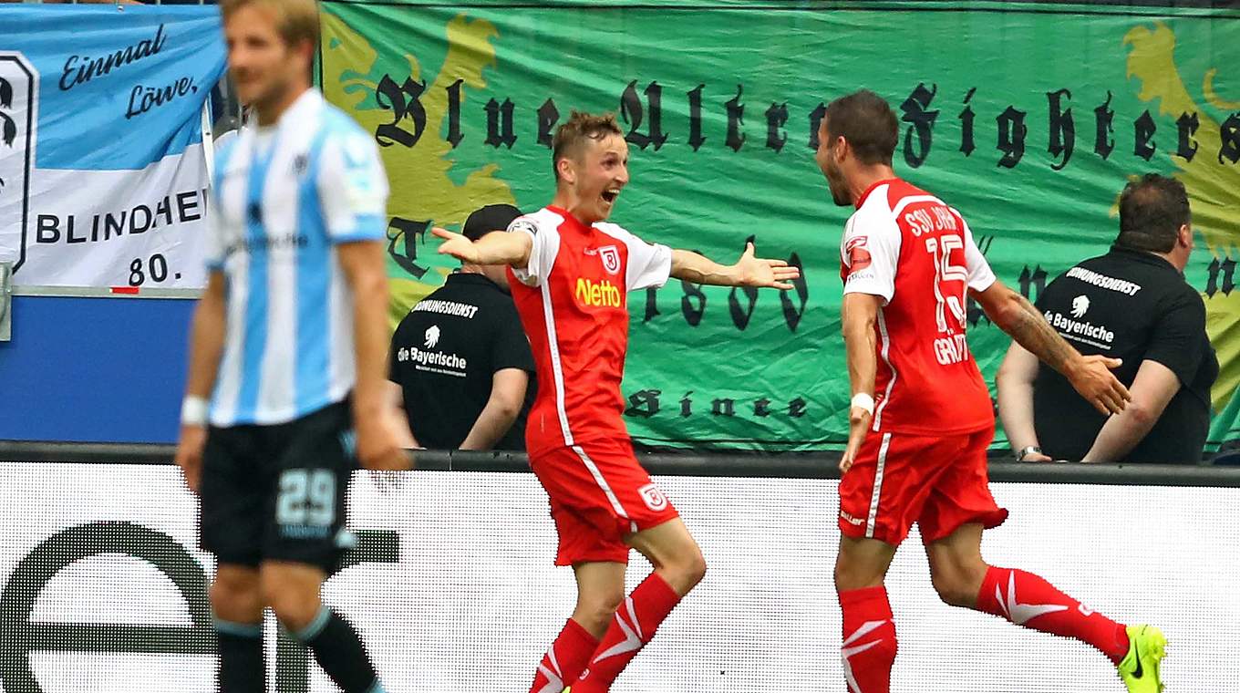 Jubel nach der Führung: Andreas Geipl (r.) und Marco Grüttner (2.v.l.) feiern © 2017 Getty Images