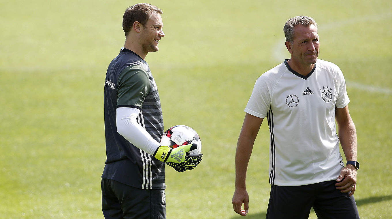 Torwarttrainer Köpke über Neuer (l.): "Manuel will immer spielen, erst recht als Kapitän" © 2016 Getty Images