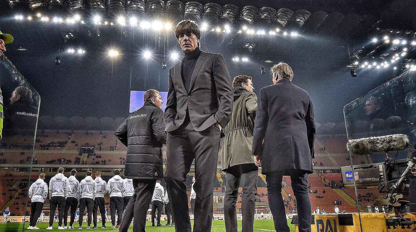 15 Spiele, elf Siege, vier Remis, ein Titel: die Bilanz von Bundestrainer Joachim Löw (v.) © 2016 Getty Images