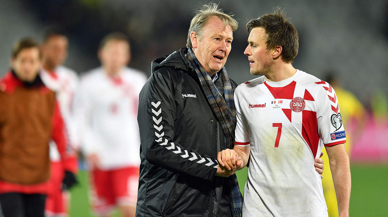 Ein Norweger auf der dänischen Trainerbank: Age Hareide (2.v.r.) © AFP/Getty Images