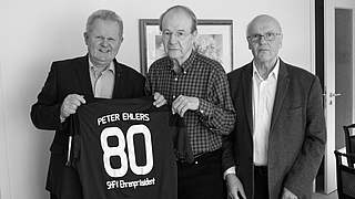 Im Alter von 84 Jahren gestorben: der frühere SHFV-Präsident Peter Ehlers (M.) © SHFV