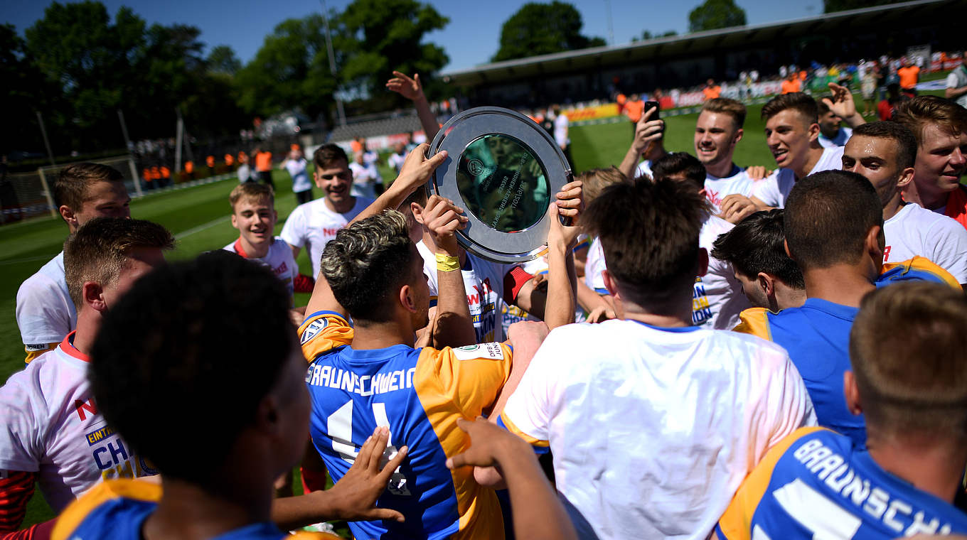 Startschuss der Saison: Auslosung der ersten Runde im DFB-Junioren-Vereinspokal © 2017 Getty Images