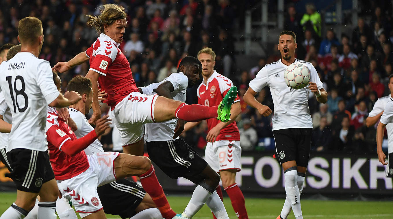 Hat eine gute Chance für Dänemark in Halbzeit eins: Bundesligaprofi Jannik Vestergaard © Getty Images