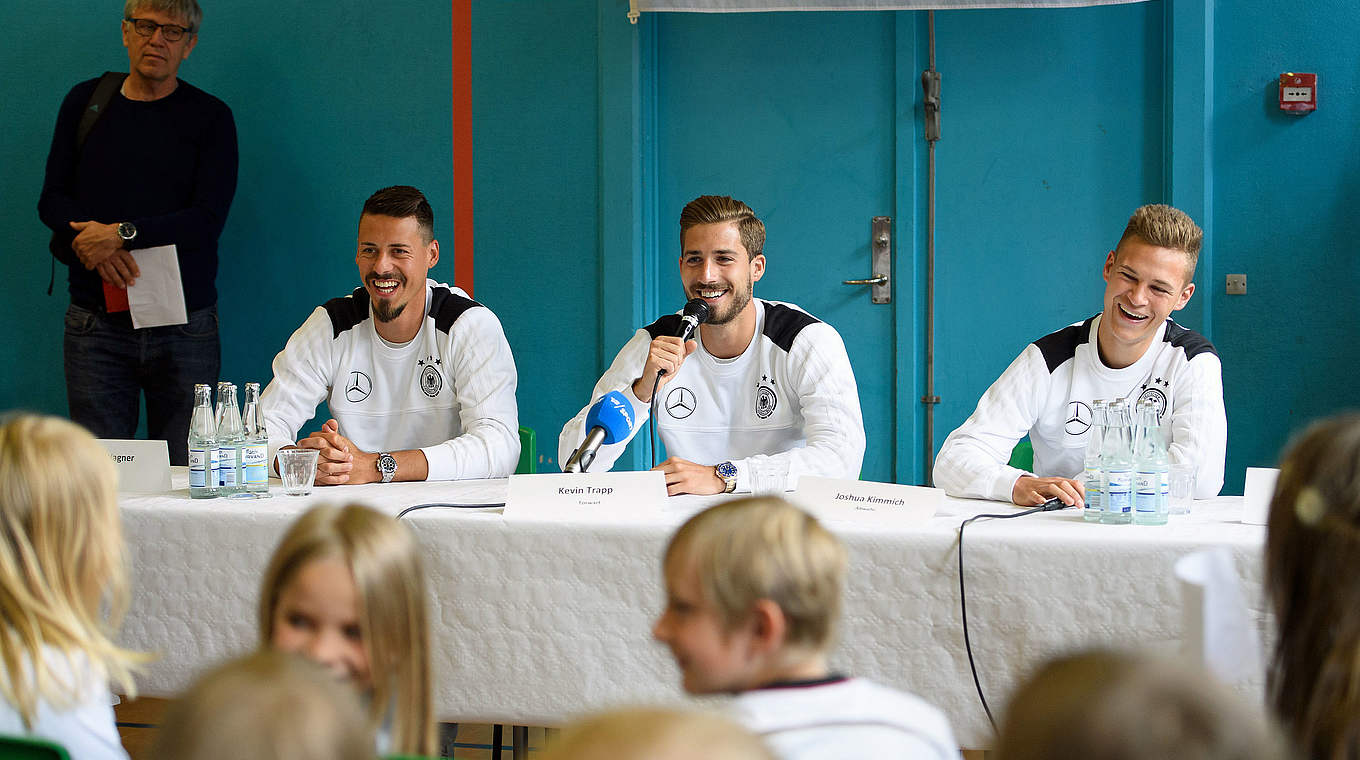 Kinderpressekonferenz in Kopenhagen: Wagner, Trapp und Kimmich (v.l.) © GES/Marvin Ibo GÃ¼ngÃ¶r