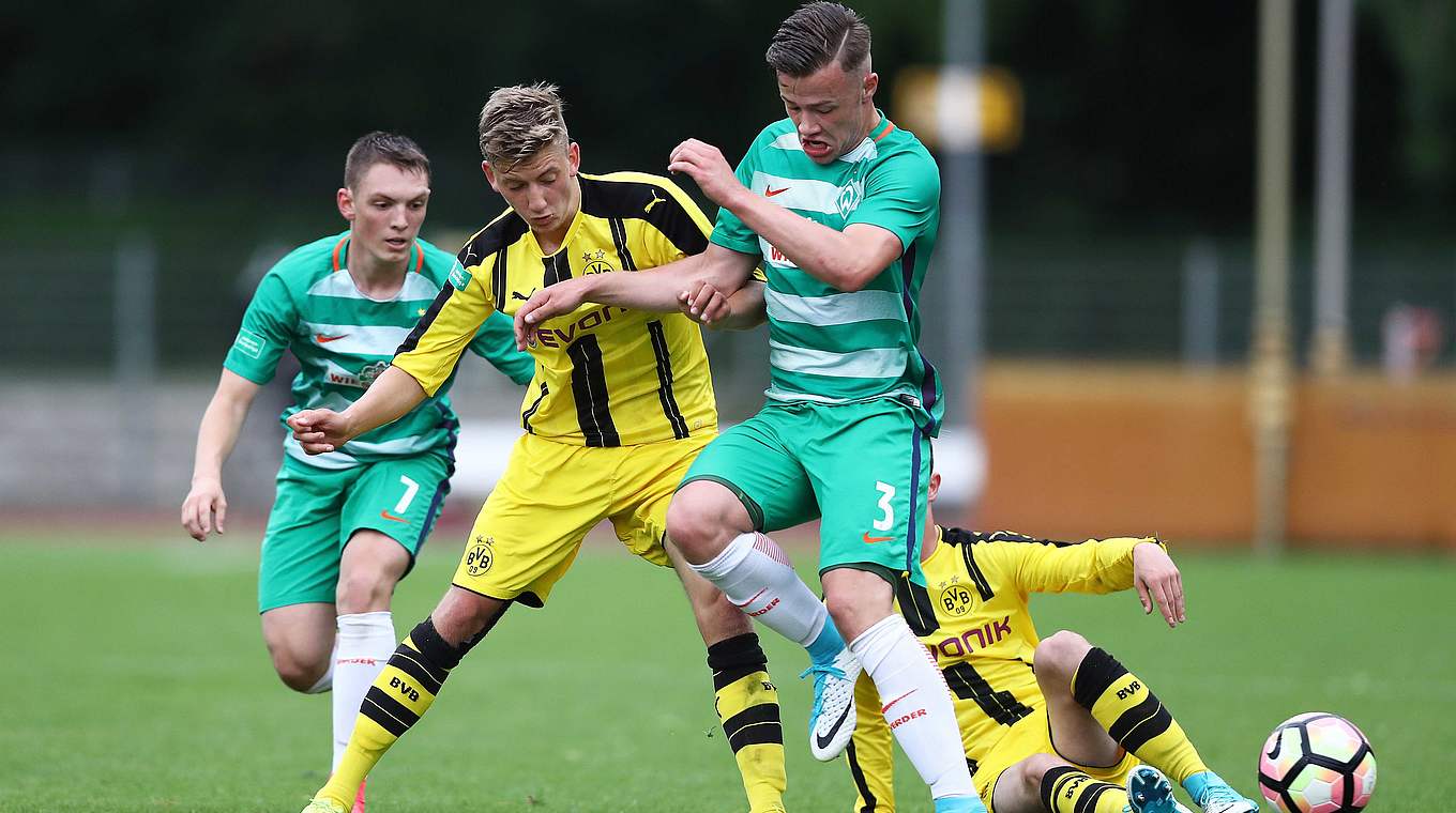 Kein Sieger im Hinspiel: Dortmund und Bremen schenken sich nichts  © 2017 Getty Images