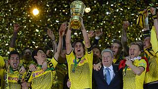 DFB-Pokalsieger 2012 mit Borussia Dortmund: Kapitän Sebastian Kehl mit dem Cup © Getty Images