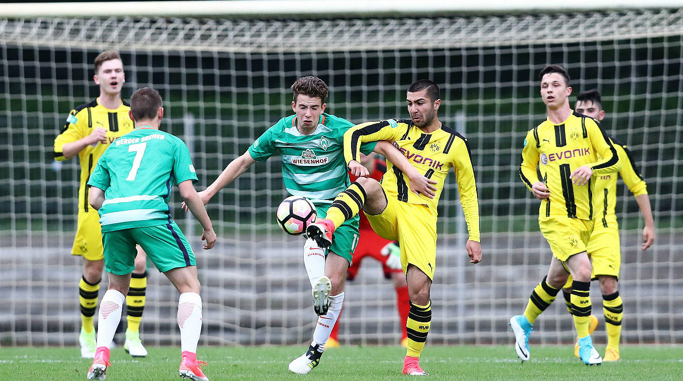 Chancenreich: Das Halbfinal-Hinspiel zwischen Bremen und Dortmund war eine intensive Partie mit vielen Strafraumszenen.  © Getty Images