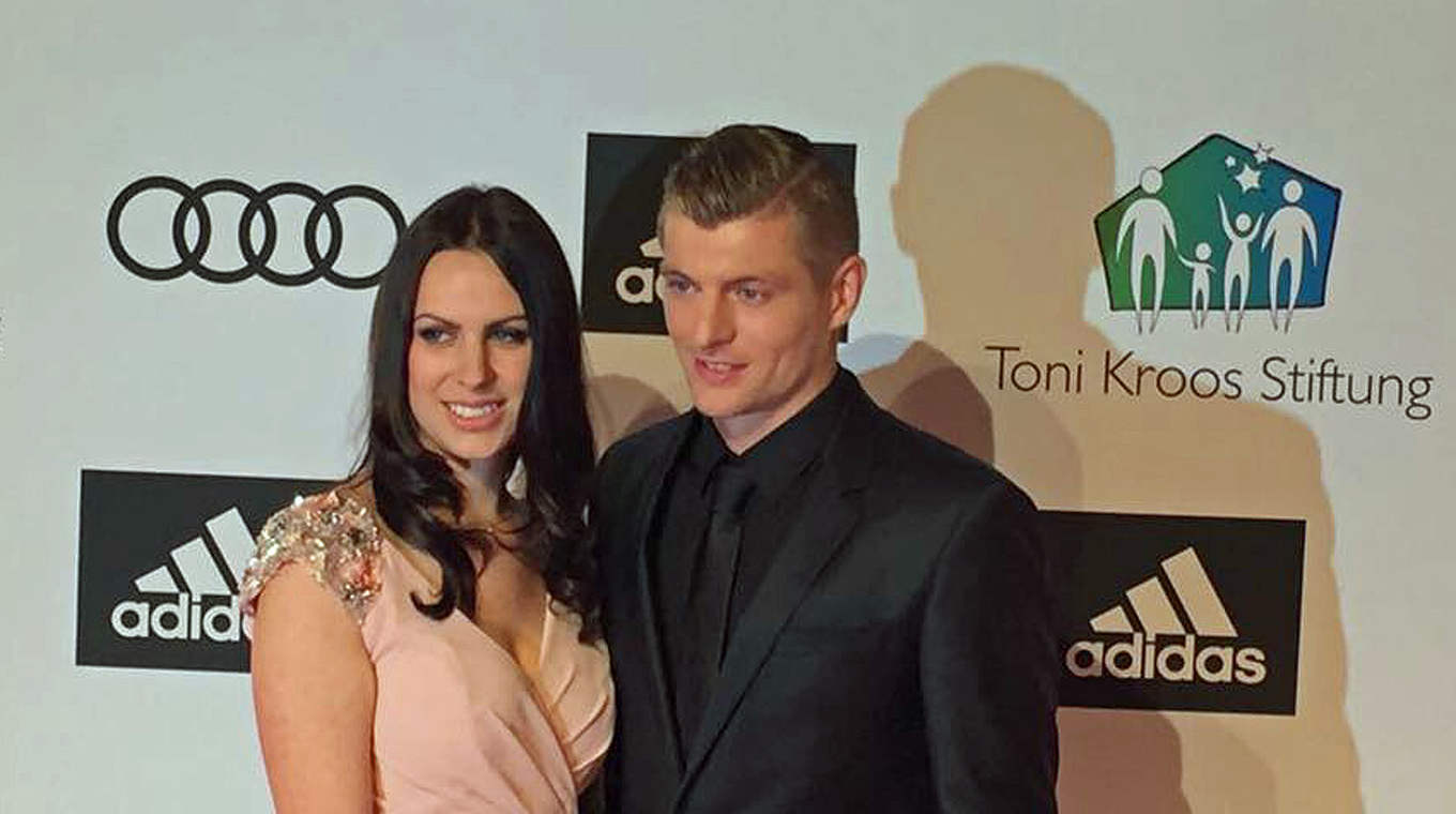 Kroos mit Ehefrau Jessica: "Will nicht nur Namensgeber sein" © DFB
