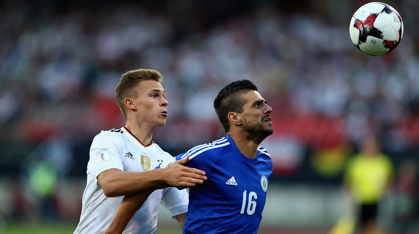 Joshua Kimmich (l.): "Hätten noch das ein oder andere Tor mehr machen können" © 2017 Getty Images