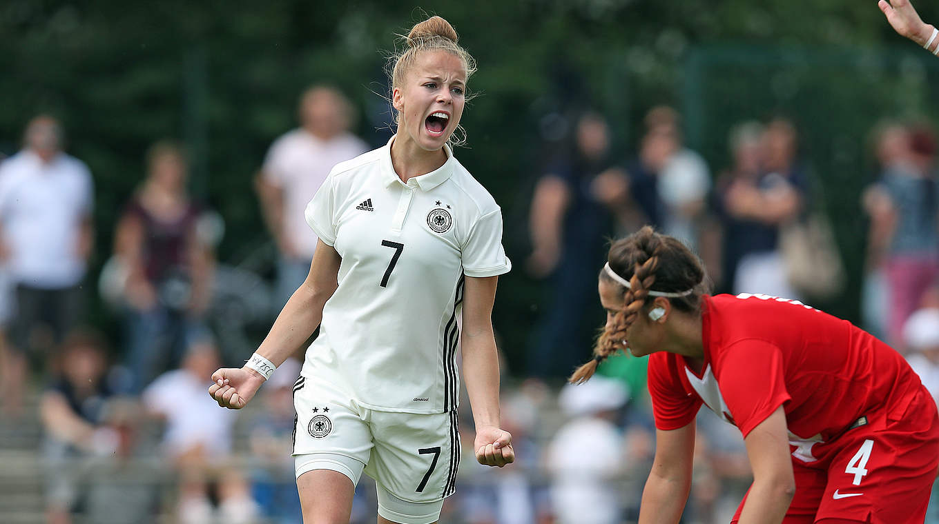 Zwei Tore gegen Polen: Giulia Gwinn darf mit den U 19-Frauen zur EURO reisen © 2017 Getty Images