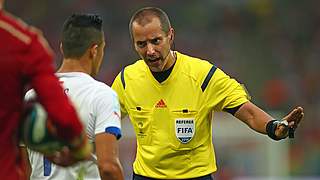 Seit 2008 auf der FIFA-Liste: der amerikanische Schiedsrichter Mark Geiger © 2014 Getty Images