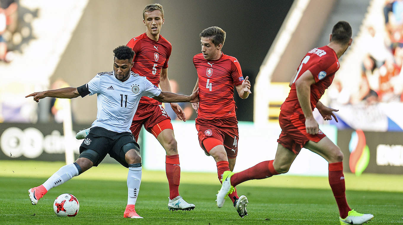 Immer anspielbar und über die gesamte Partie viel unterwegs: Serge Gnabry (l.) © UEFA