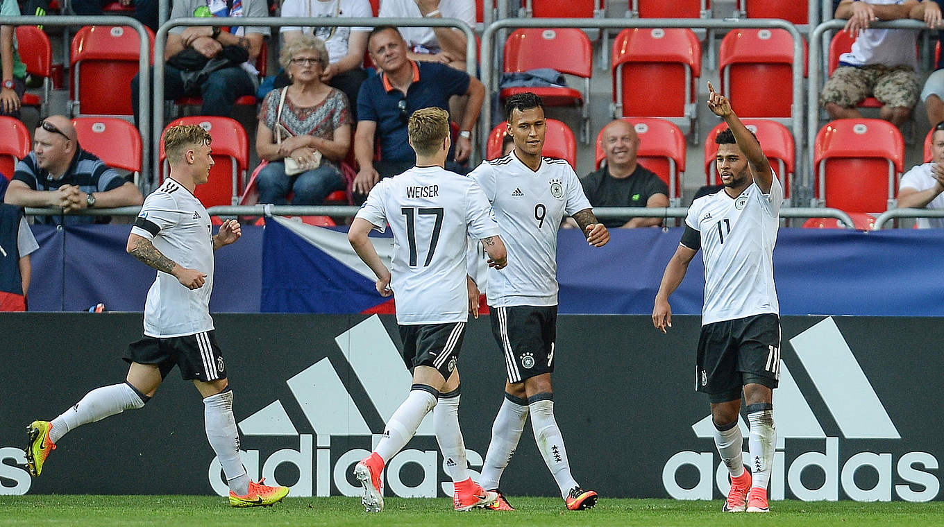 Gelungener Auftakt: Das Team von DFB-Trainer Stefan Kuntz besiegt die U 21 Tschechiens mit 2:0 (1:0). Max Meyer (44.) und Serge Gnabry (50.) erzielten die beiden Treffer für Deutschland © UEFA
