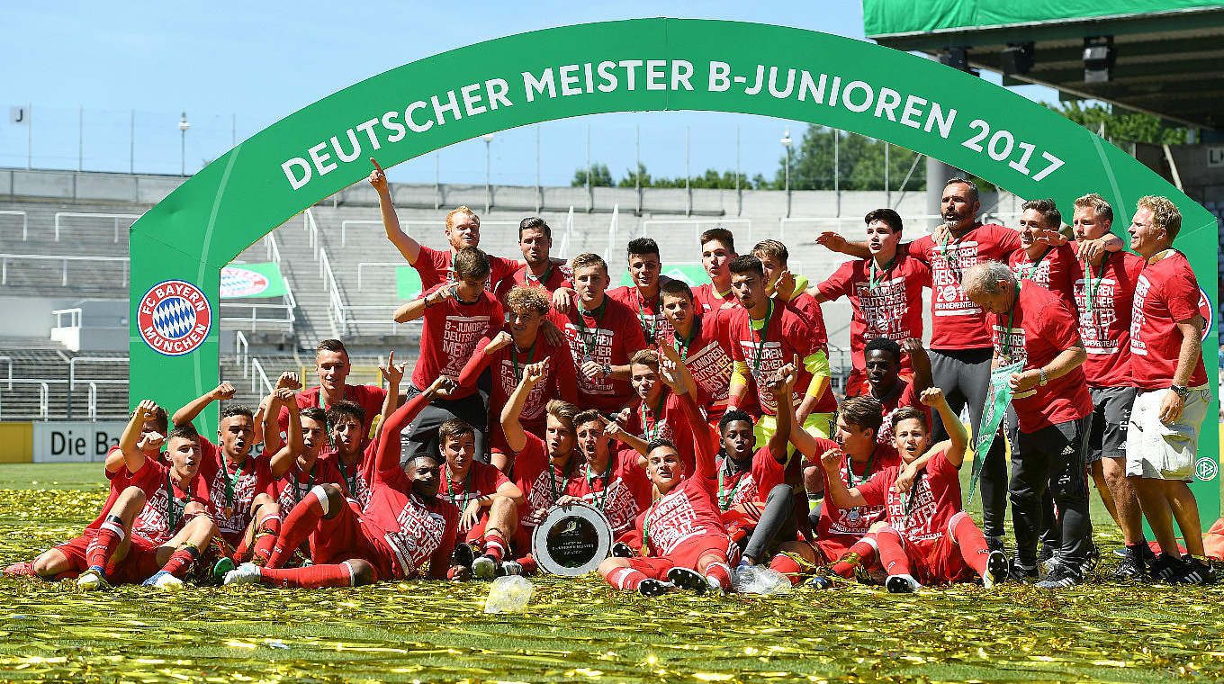 Deutscher Meister 2017: Die B-Junioren des FC Bayern München sichern sich den Titel.

 © Getty Images