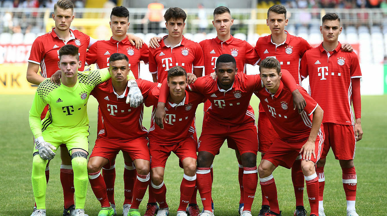 Teamfoto II: Die erste Elf des FC Bayern für das Endspiel. 
 © Getty Images