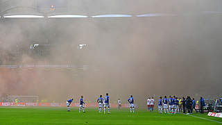 Musste wegen Pyrotechnik unterbrochen werden: das Spiel HSV vs. Darmstadt © 2017 Getty Images