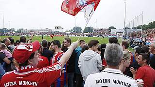 Volksfeststimmung garantiert: Meister FC Bayern zu Besuch bei unterklassigen Teams © imago