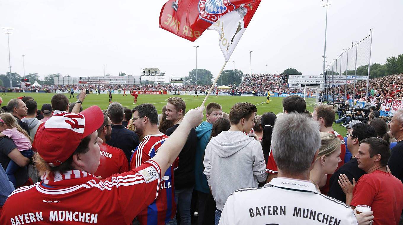 Volksfeststimmung garantiert: Meister FC Bayern zu Besuch bei unterklassigen Teams © imago