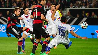 Tor: Mario Götze trifft bei bisher letzten Spiel gegen Chile in Stuttgart. © Getty Images