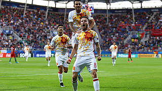 Schuss ins Glück: Spaniens Saul Niguez (u.) bejubelt seinen Treffer zum 1:0 © imago/Newspix