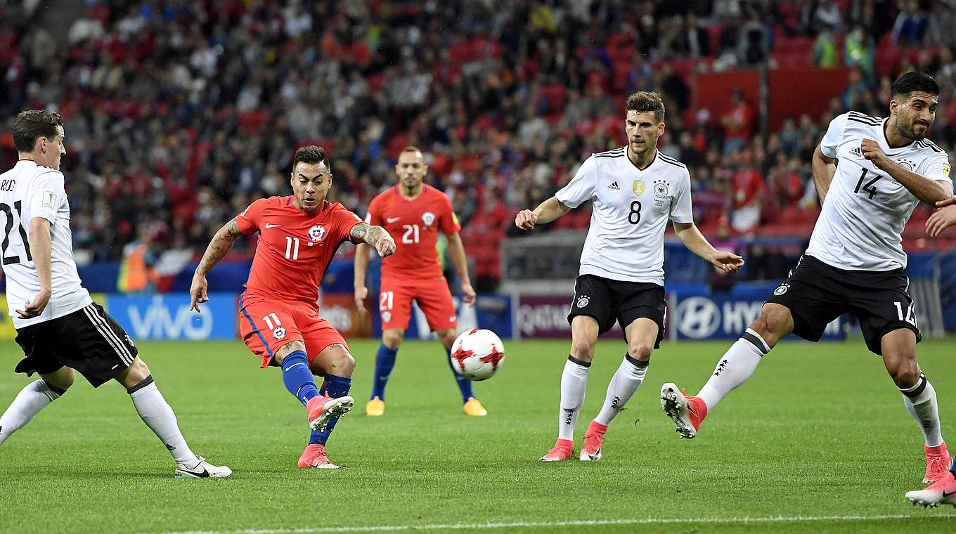 Eduardo Vargas comes close to making it 2-0 to Chile, but his shot crashes off the crossbar.  © GES-Sportfoto