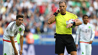 Im Halbfinale zum zweiten Mal beim Confed Cup im Einsatz: Néstor Pitana (r.) © 2017 Getty Images