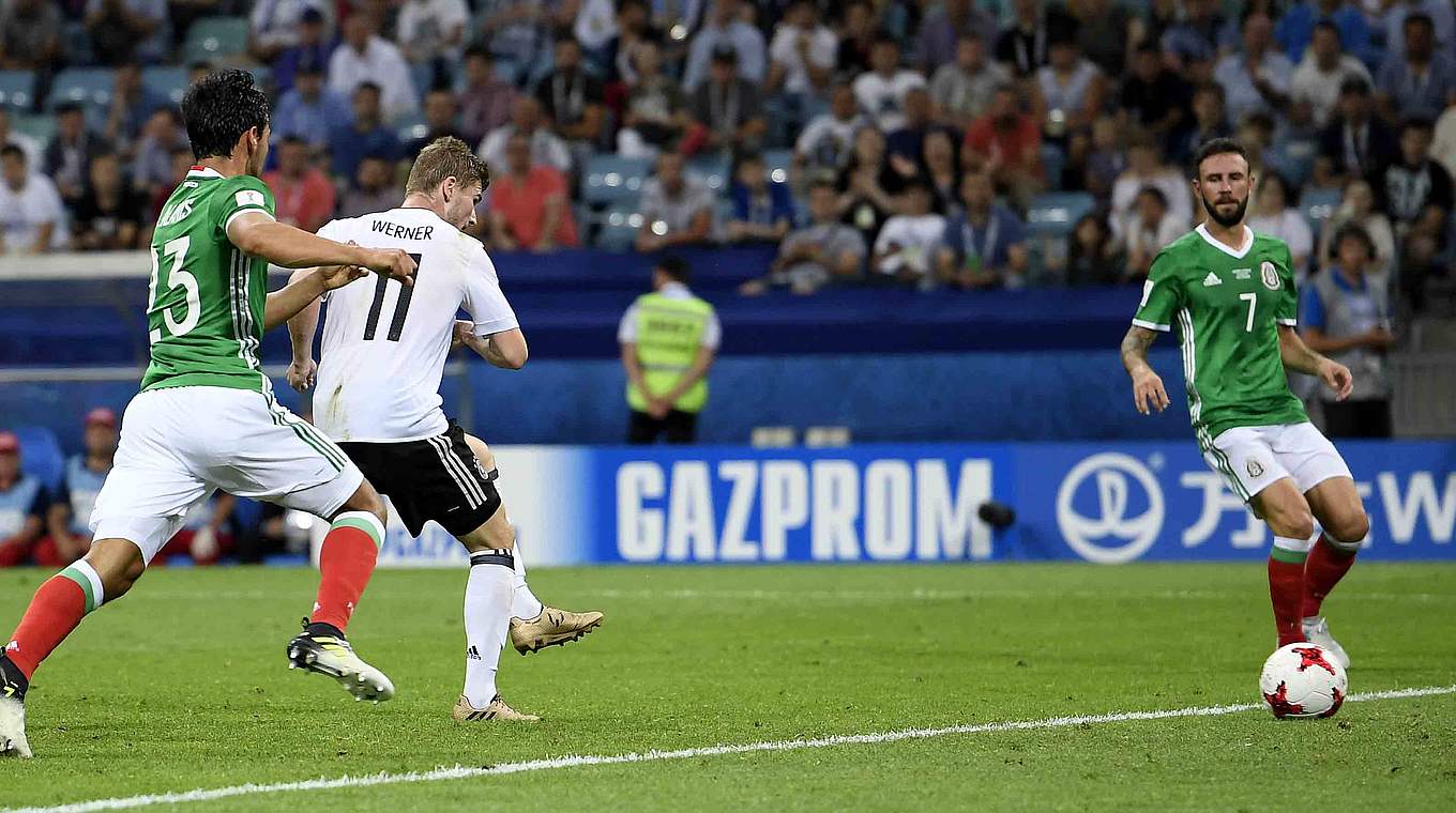 Erhöht nach der Pause auf 3:0: Timo Werner (2.v.l.) © GES-Sportfoto