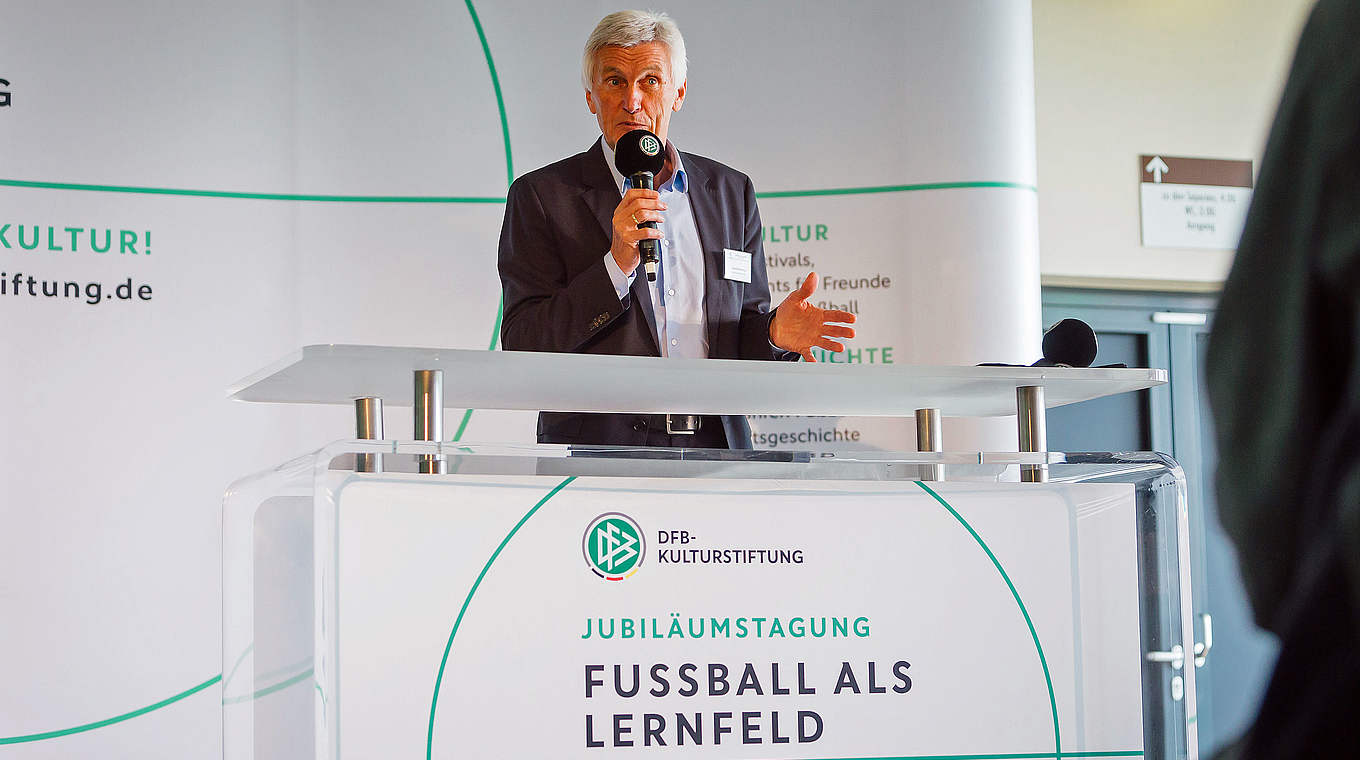 Gehlenborg: "Der Fußball erzielt soziale Wirkungen weit über den Platz hinaus"  © 2017 Getty Images