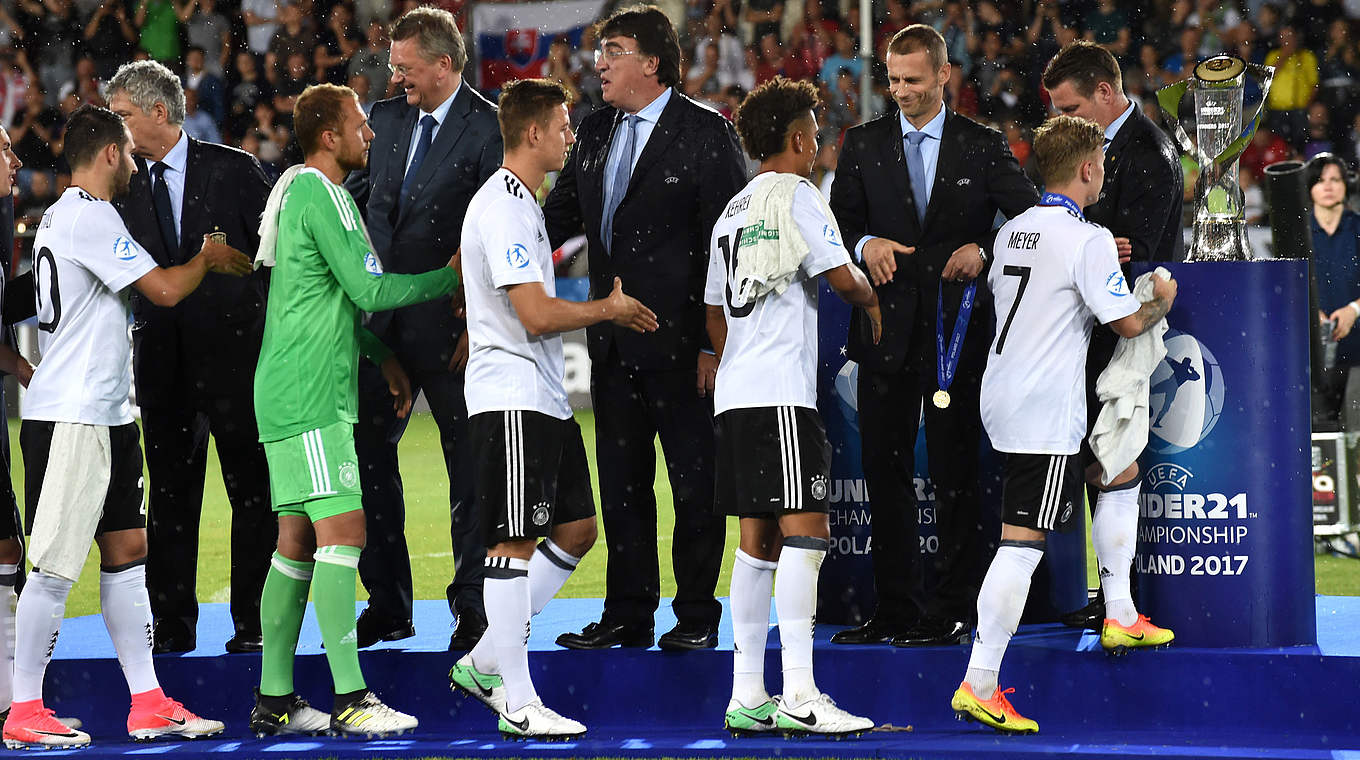 Nach 1:0 gegen Spanien: Die deutsche U21 bei der Siegerehrung © This content is subject to copyright.