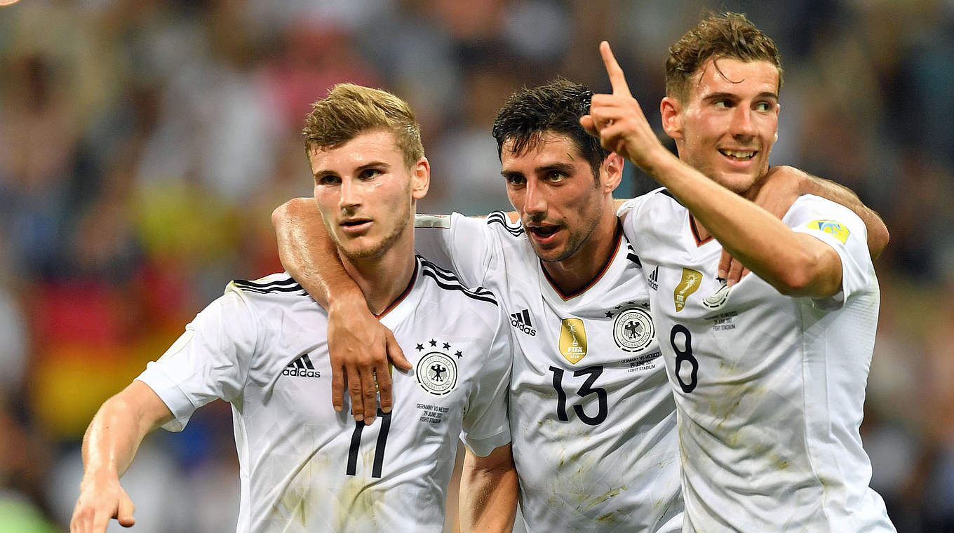 Goretzka (r.): "We have a young and gifted team." © AFP/Getty Images