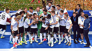 Riesenjubel: das junge DFB-Team feiert den Titelgewinn beim Confed Cup © This content is subject to copyright.