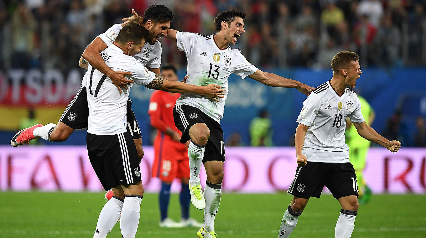Confed-Cup-Sieger 2018 mit der DFB-Auswahl: Can (o.) nach dem Sieg gegen Chile © AFP/GettyImages