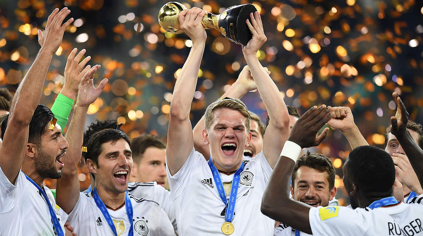 Frisch gekürt: Matthias Ginter (M.) gewinnt mit dem DFB-Team den Confed Cup © AFP/GettyImages
