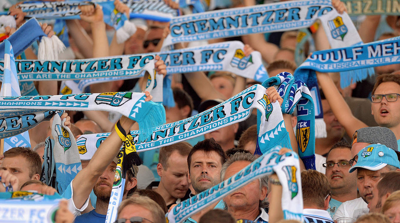 Besondere Aktion: Der Chemnitzer FC beschenkt seine Zuschauer © 2015 Getty Images