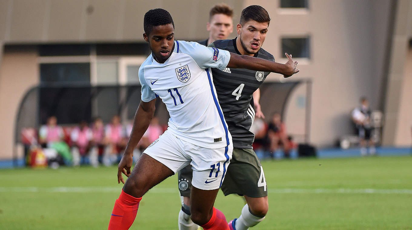 Ryan Sessegnon and DFB  captain Gökhan Gül battle to win the ball © Â©SPORTSFILE