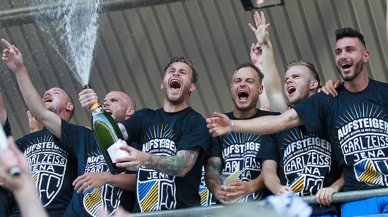 Nach fünf Jahren Abstinenz zurück in der 3. Liga: Aufsteiger FC Carl Zeiss Jena © 2017 Getty Images