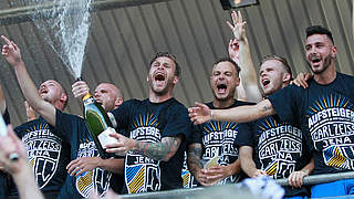 Nach fünf Jahren Abstinenz zurück in der 3. Liga: Aufsteiger FC Carl Zeiss Jena © 2017 Getty Images