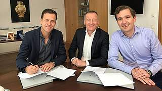 Vereinbarung unterzeichnet: Bierhoff, Dr. Görlich und Dr. Curtius (v.l.) © DFB