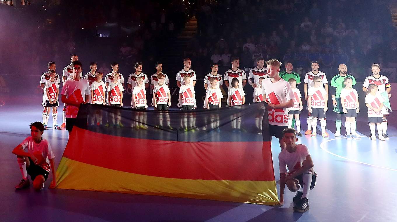 TV-Livespiele im September: die deutsche Futsal-Nationalmannschaft bei der Hymne © Getty Images