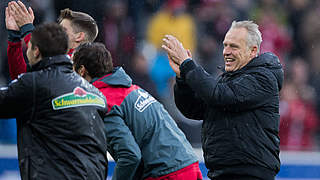 Spielt mit Freiburg zunächst zuhause gegen Domzale: Trainer Christian Streich (r.) © 2017 Getty Images